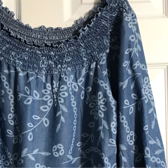 The Pioneer Woman Blue Floral Smocked Women's Top L - Picture 3 of 6